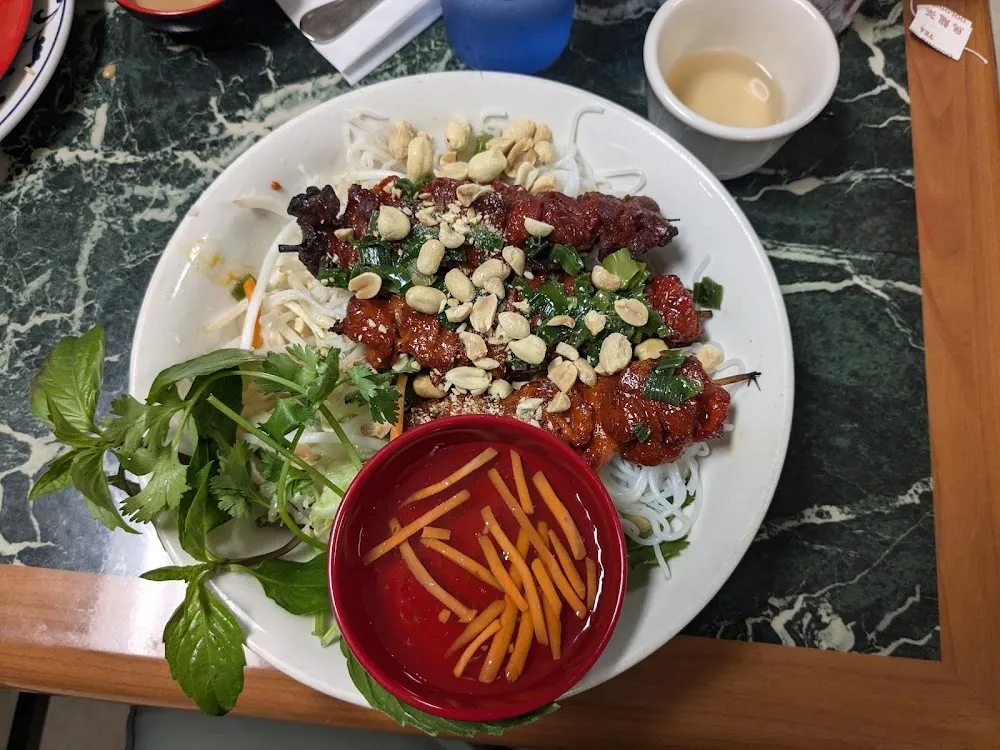 G12 Pork Kabobs Skewers with Vermicelli Noodles